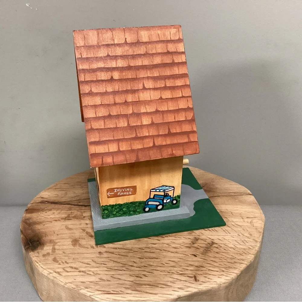 🟢 Vintage & Hand Painted - Solid Wood & Golf Themed Birdhouse - Very Unique - Picture 7 of 14